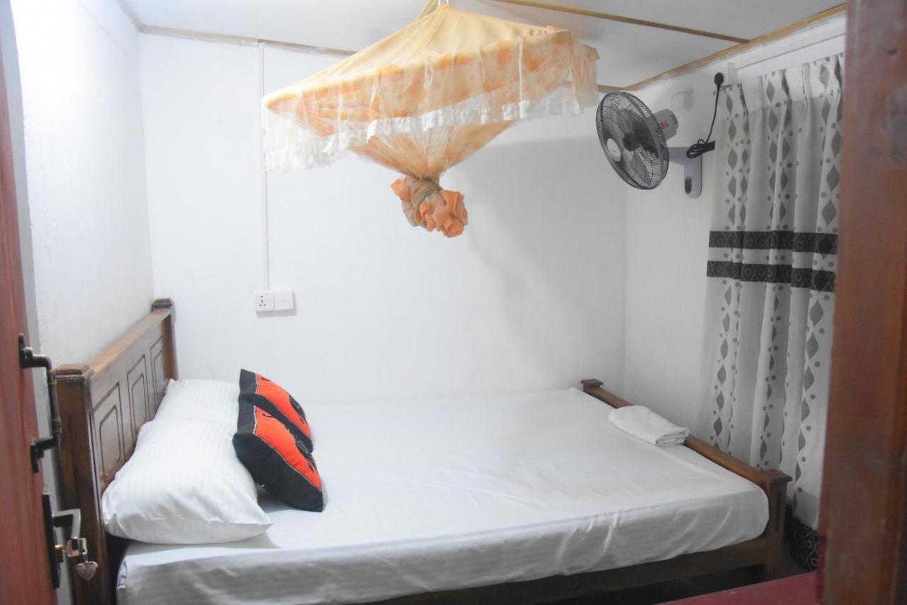 Meera Homestay & Guest House Anuradhapura Ngoại thất bức ảnh