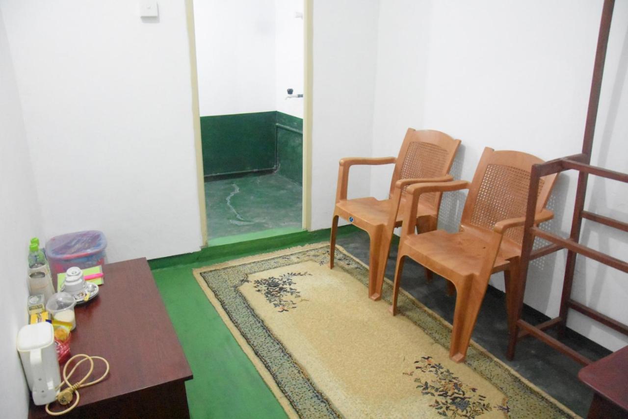 Meera Homestay & Guest House Anuradhapura Ngoại thất bức ảnh