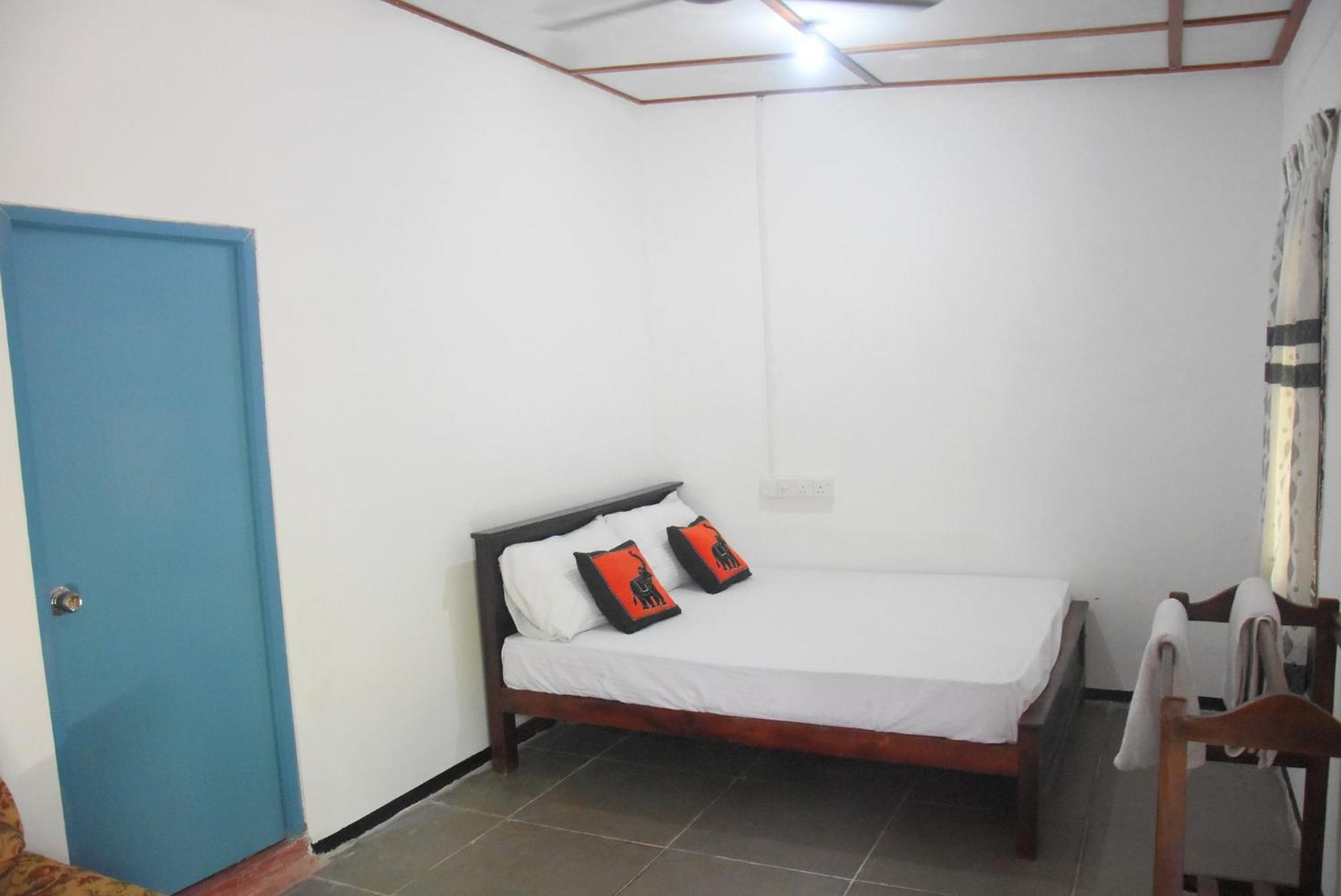 Meera Homestay & Guest House Anuradhapura Ngoại thất bức ảnh