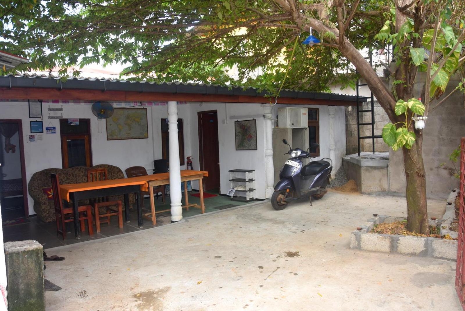 Meera Homestay & Guest House Anuradhapura Ngoại thất bức ảnh