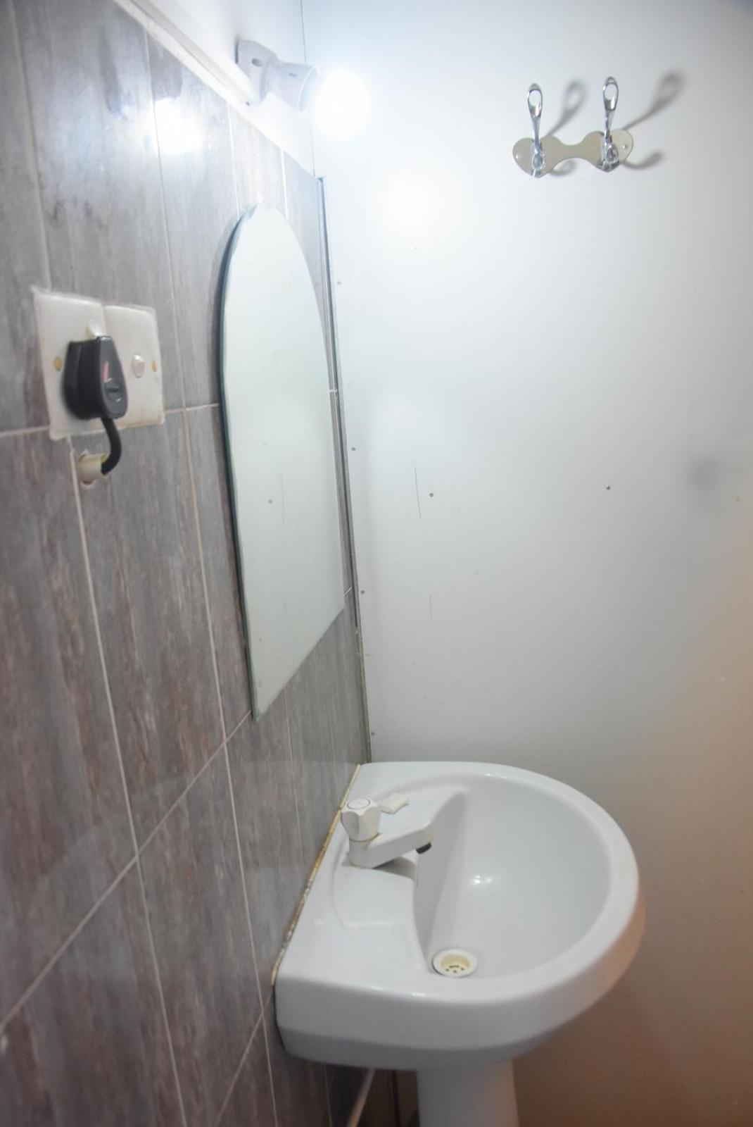 Meera Homestay & Guest House Anuradhapura Ngoại thất bức ảnh